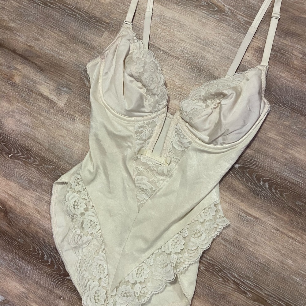 Vintage Ivory Lace Bodysuit - Picture 3 of 8